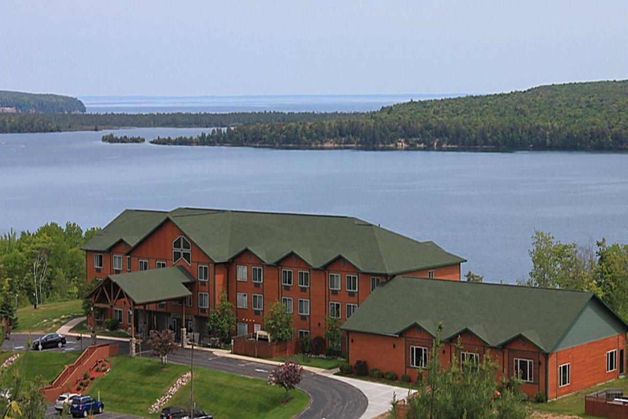 Holiday Inn Express Munising-Lakeview, An Ihg Hotel מראה חיצוני תמונה