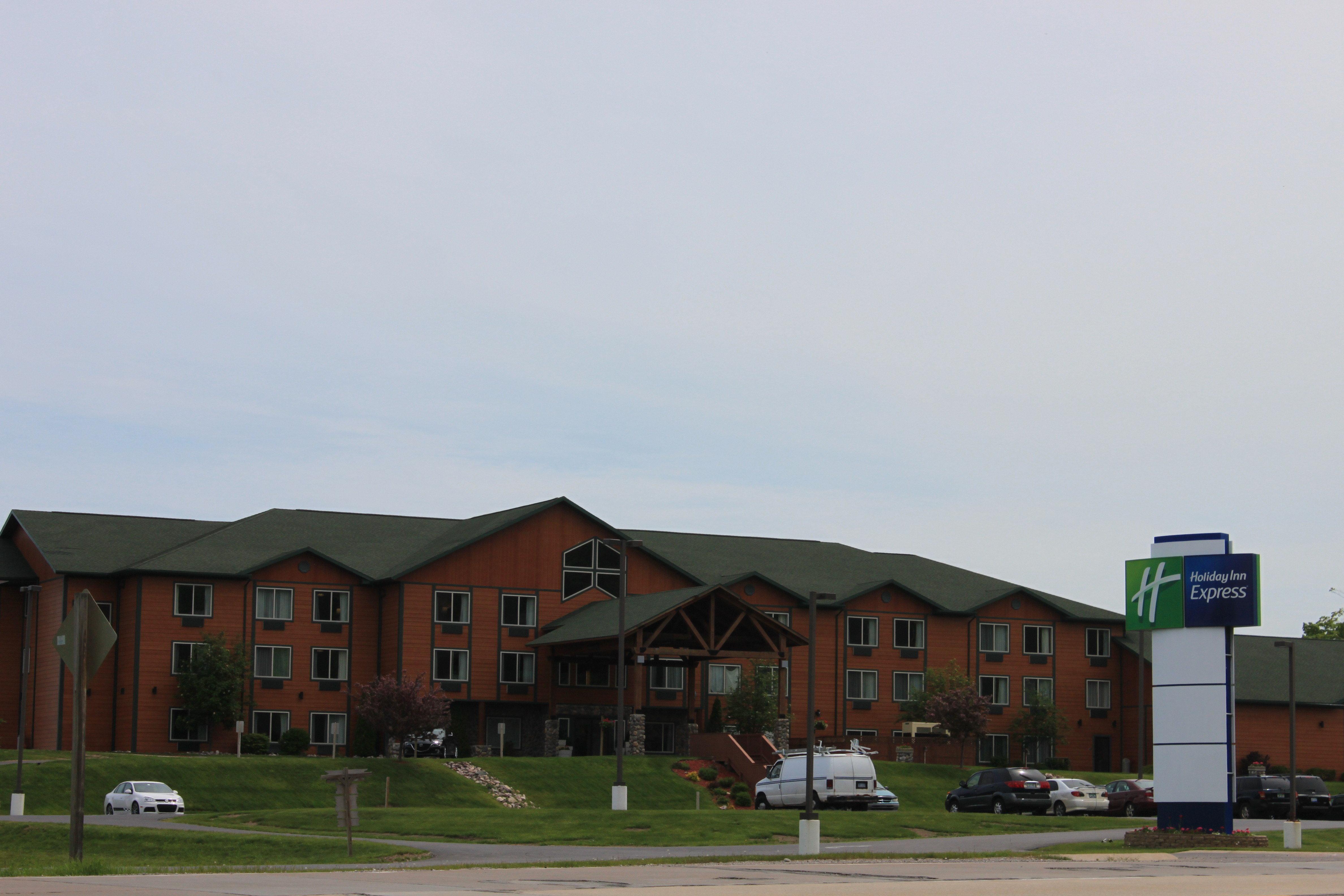 Holiday Inn Express Munising-Lakeview, An Ihg Hotel מראה חיצוני תמונה