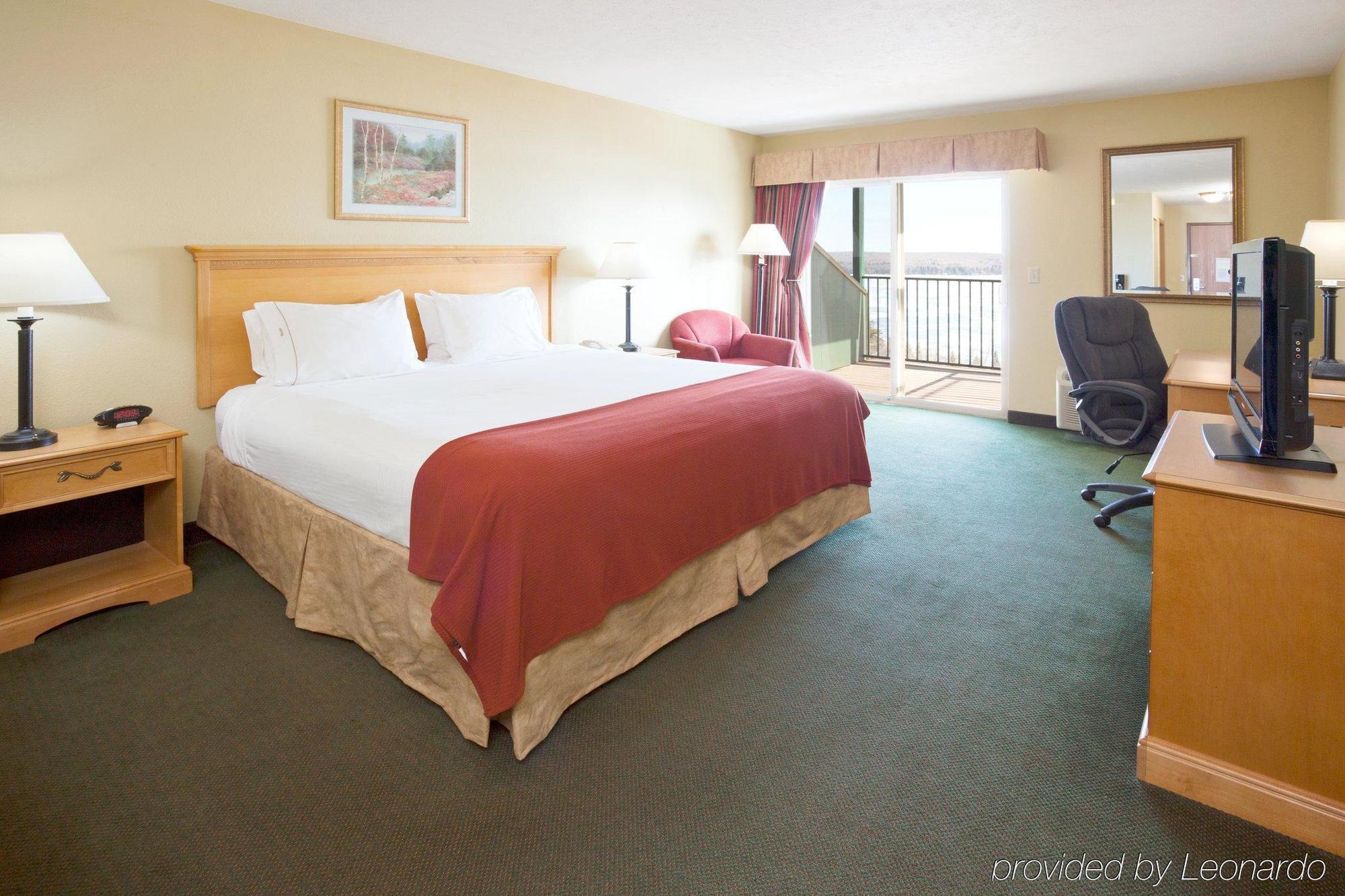 Holiday Inn Express Munising-Lakeview, An Ihg Hotel חדר תמונה